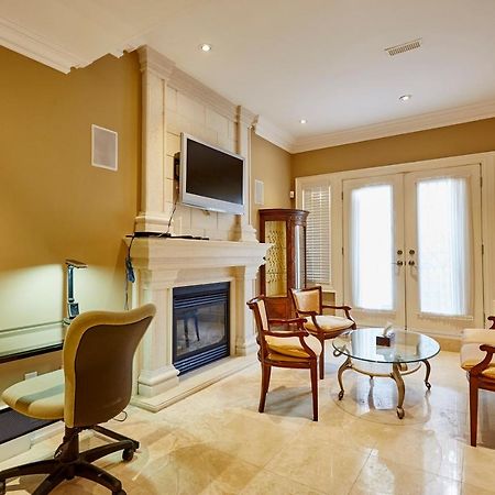 Elegant Apartment With Sauna 多伦多 外观 照片
