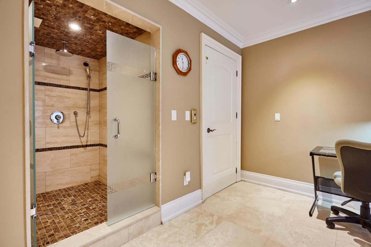Elegant Apartment With Sauna 多伦多 外观 照片
